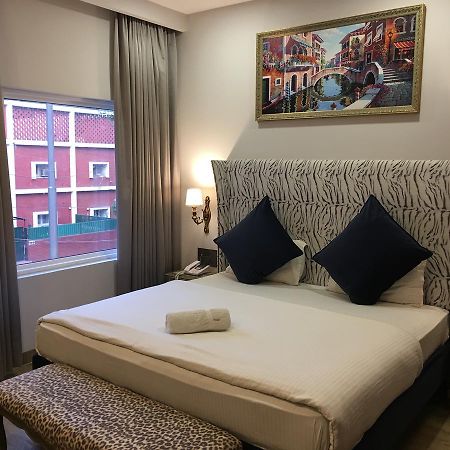 Chandīgarh Hotel Posh מראה חיצוני תמונה