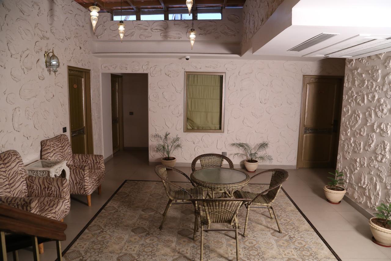 Chandīgarh Hotel Posh מראה חיצוני תמונה