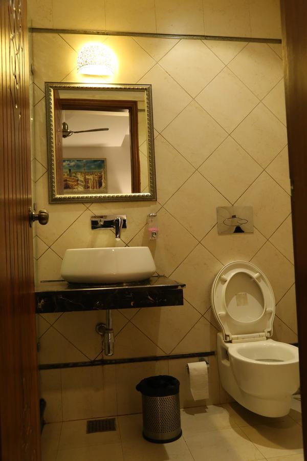 Chandīgarh Hotel Posh מראה חיצוני תמונה