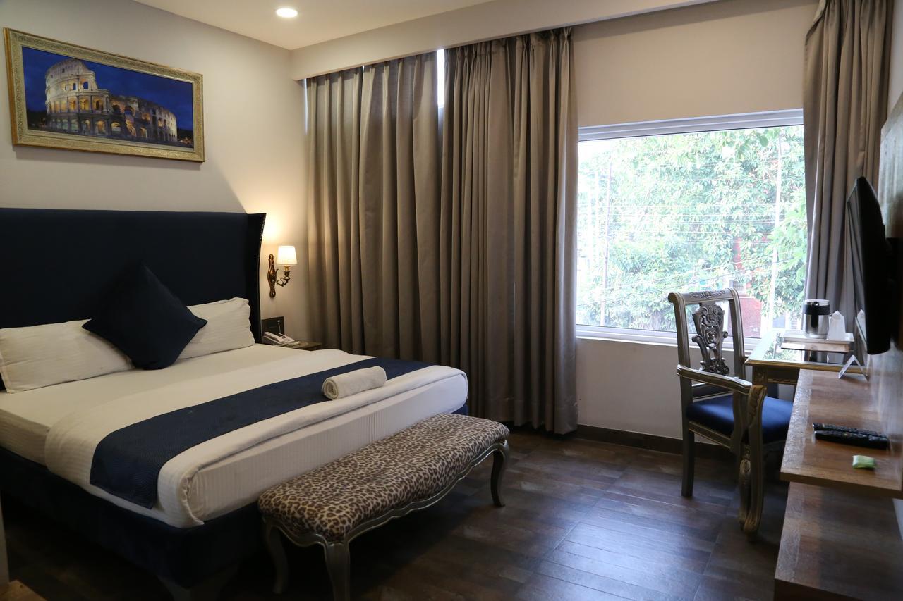Chandīgarh Hotel Posh מראה חיצוני תמונה